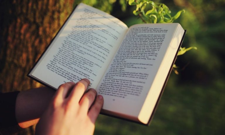 Cómo leer más libros al año: hábitos de lectura que funcionan